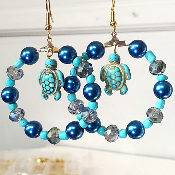 Blues Howlite Turtle Beads Hoop Earings - Picture 2 of 6